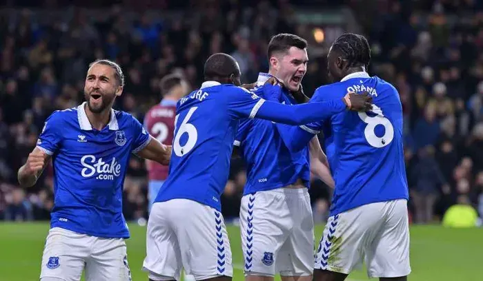 بث مباشر مباراة إيفرتون وبيرنلي في الدوري الإنجليزي.. الأسطورة