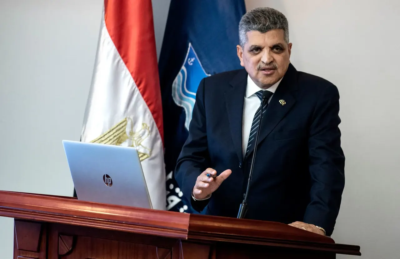 اسامة ربيع رئيس هيئة قناة السويس