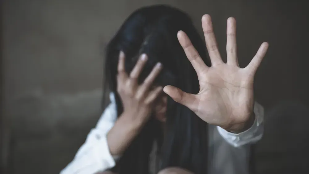 السجن المشدد 7 سنوات لعامل لاتهامه بهتك عرض قاصر بأحد شواطئ الإسكندرية