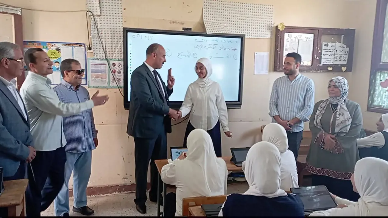 الاستاذ فولي والطالبة
