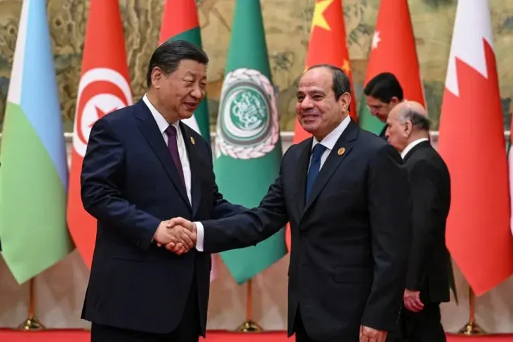 الرئيس المصري عبد الفتاح السيسي ونظيره الصيني شي جين بينج.