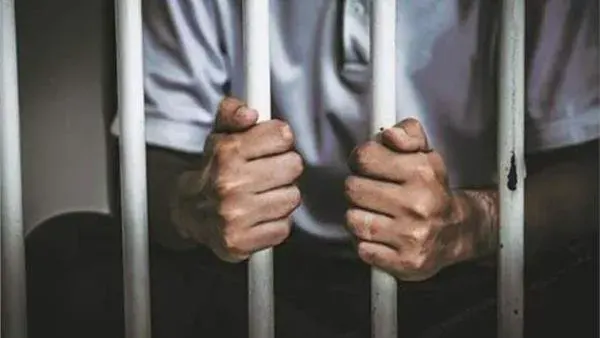 السجن المؤبد وغرامة 20 ألف جنيه لعامل لحيازته سلاحين ناريين بسوهاج