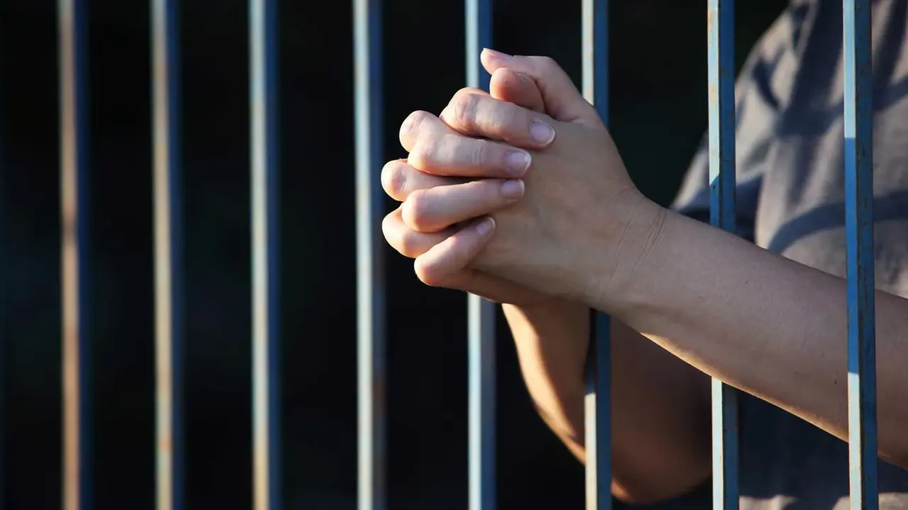 السجن 3 سنوات وغرامة 5 آلاف جنيه لعامل بحيازة سلاح ناري بدون ترخيص في سوهاج