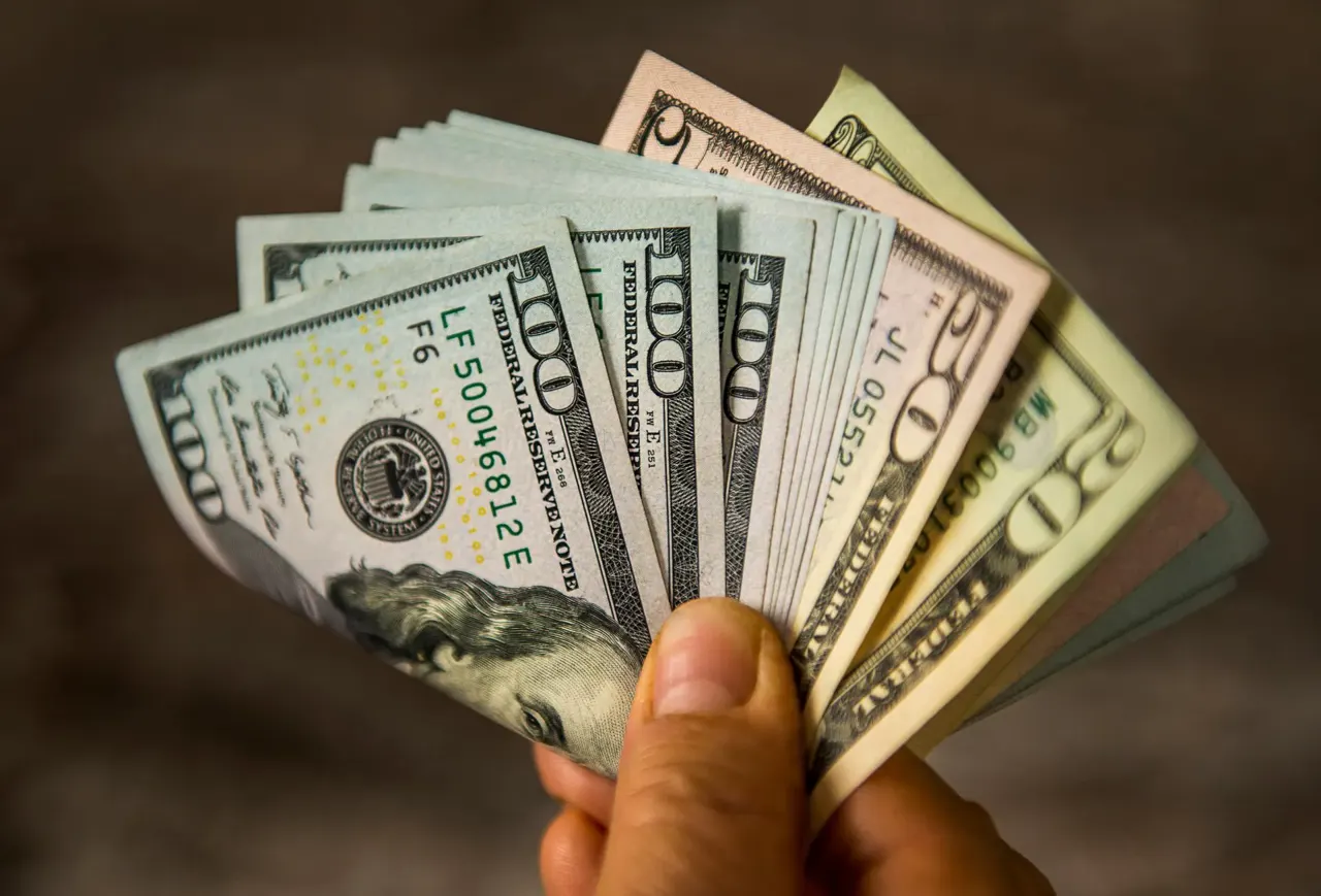 تراجع سعر الدولار اليوم الخميس 26 فبراير 2026 بمنتصف التعاملات.. الأخضر بكام