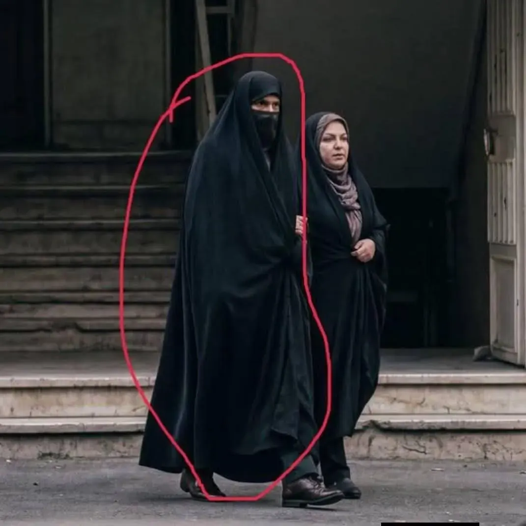 قائد ايراني يتنكر هربا من الطاءات المسيرة.j