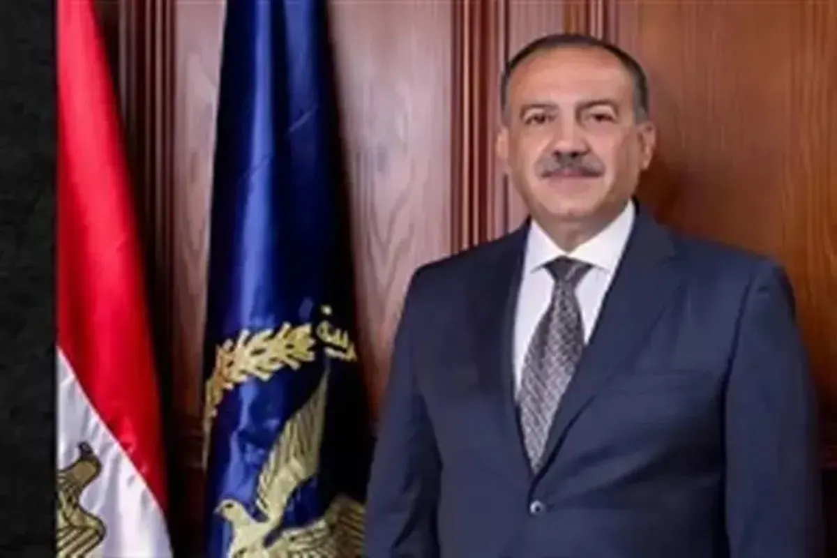 محافظ أسيوط.