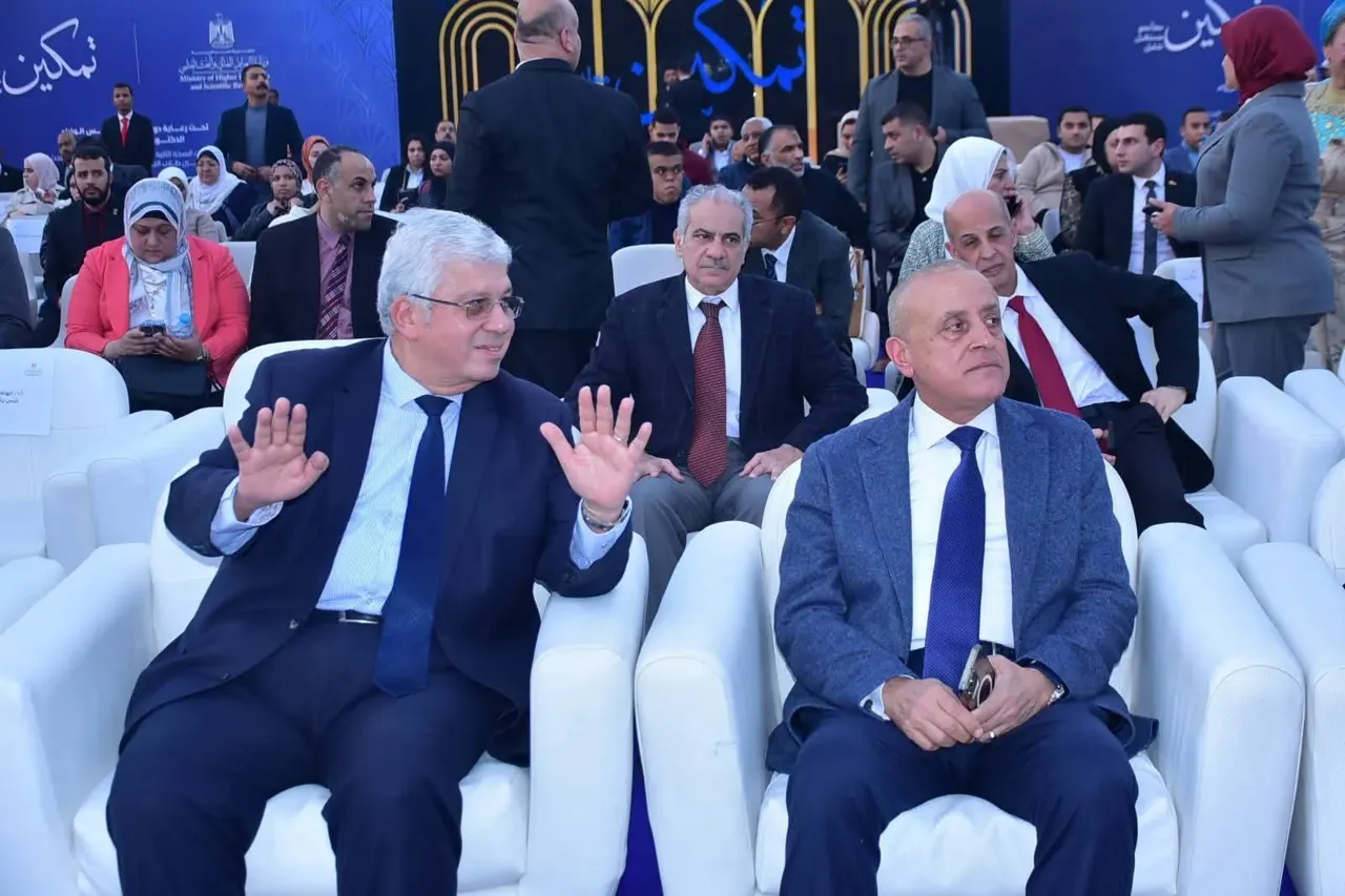 محافظ الاقصر ووزير التعليم العالي