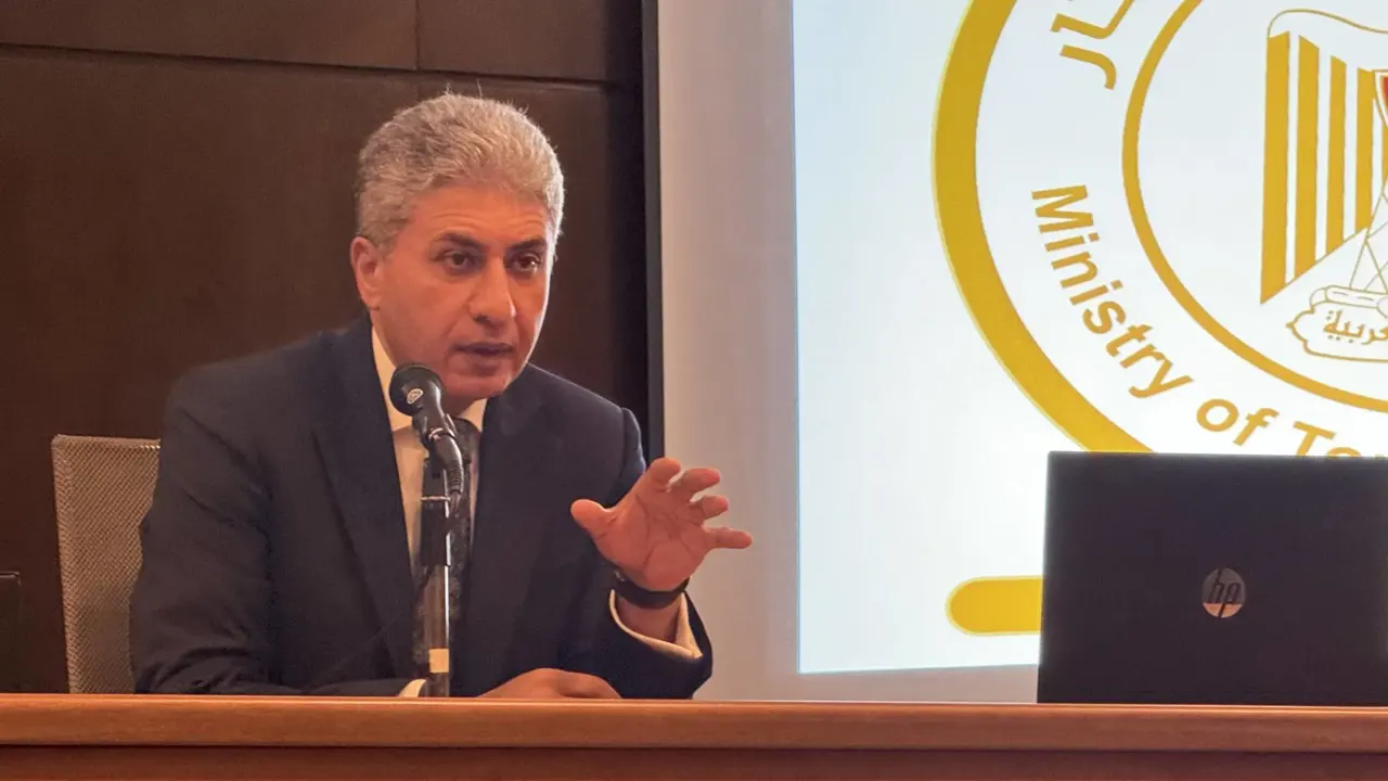 شريف فتحي: العلاقات المصرية الإسبانية تقوم على مواقف مشتركة وتنسيق متواصل