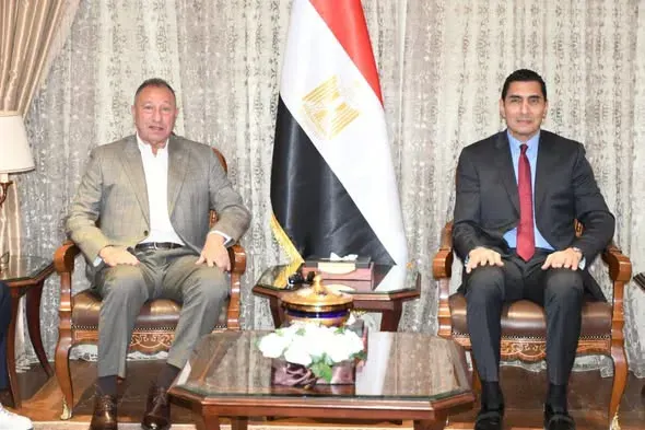 وزير الشياب مع مجلس ادارة الاهلي