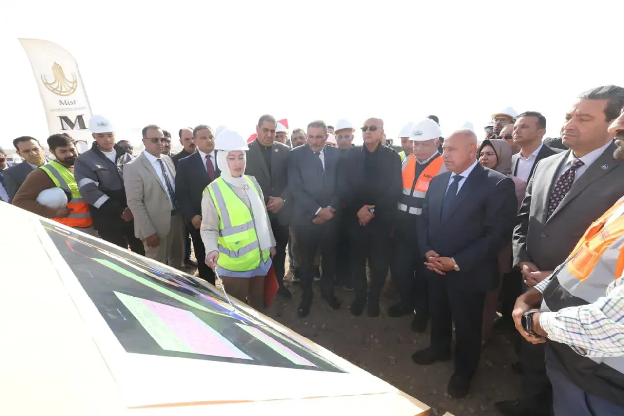 وزير النقل يتابع مشروعات