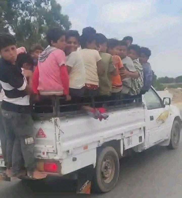 قد تكون صورة شخص أو أكثر وسيارة