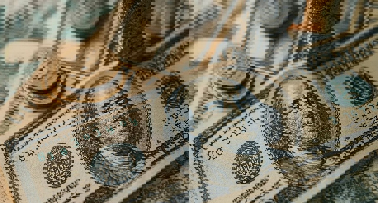 الأخضر رايح على فين؟.. تراجع سعر الدولار أمام الجنيه اليوم الأربعاء 7 يناير 2026