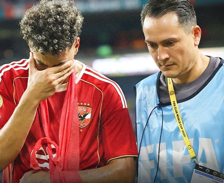 أشرف بن شرقي بقميص الأهلي