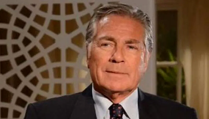 حسين فهمي يغادر مهرجان الجونة فور علمى بوفاة شقيقة مصطفي