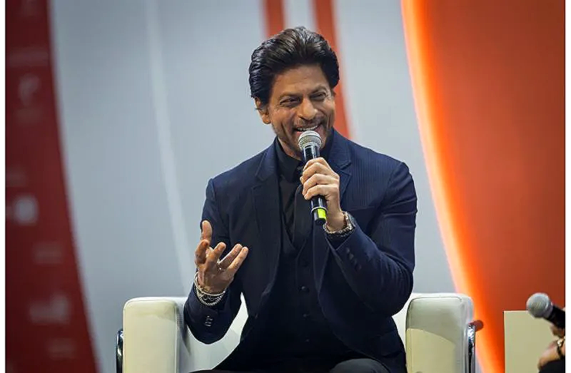 قصة صعود شاروخان من «القبيح جدا» إلي ملك بوليوود وعلاقتها بـ ”أحمد زكي”