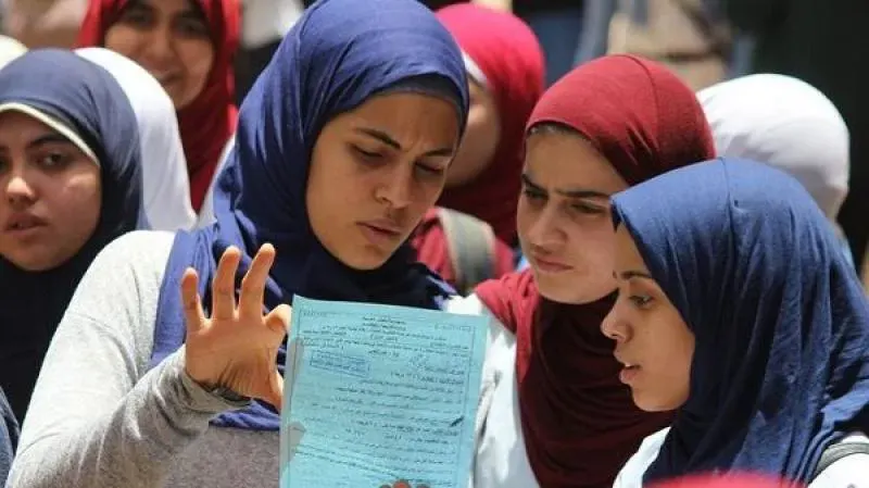 ”%99 من طلاب الثانوية العامة معرفوش يحلوها” ماهو مفرد كلمة ملح التي أذهلت عقول الطلاب؟.. أستاذ جامعي يجيب