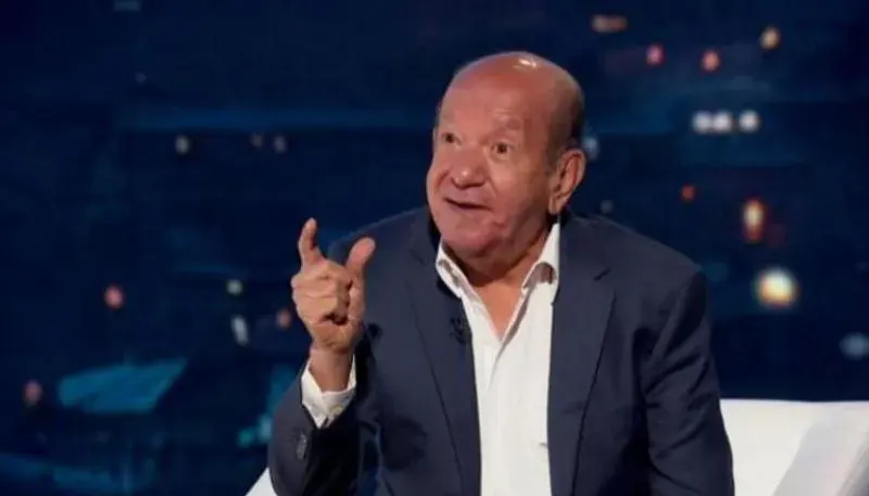 بعد غياب طويل لطفي لبيب يعود  للتمثيل وهو جالس على كرسي
