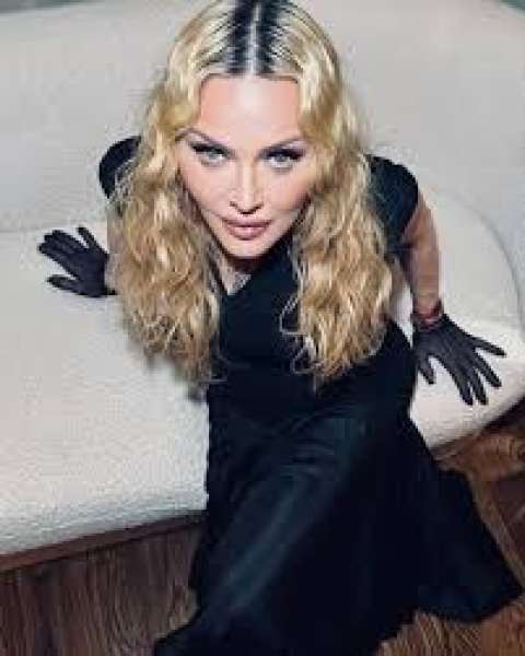 مادونا تطلب 100 مليون دولار عن فيلم يتناول سيرتها الذاتية وتحوله إلى مسلسل درامي