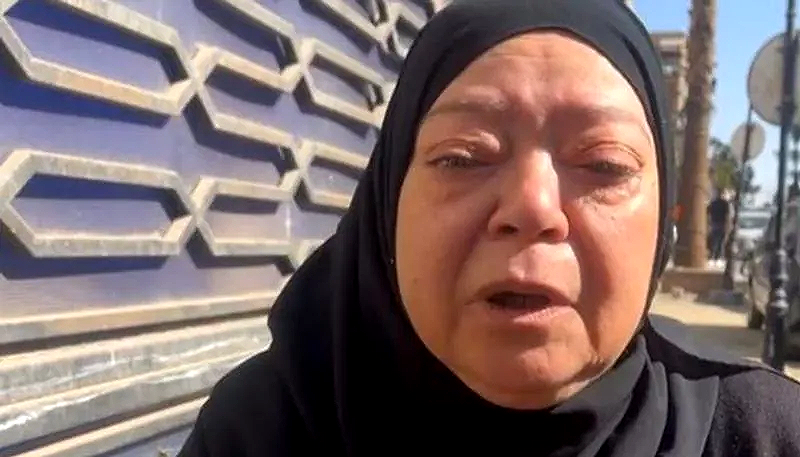 في جنازة عادل الفار غاب اهل الفن وانهيار زوجتة