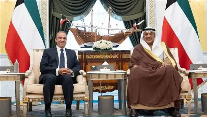 وزير الخارجية لـ ولي عهد الكويت.. نتطلع لتعزيز التعاون الاقتصادي والتجاري