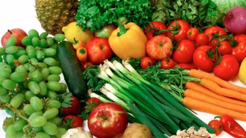 ”طماطم بـ10 والبطاطس بـ23 جنيه” ننشر قائمة بأسعار الخضروات والفاكهة فى سوق العبور والمجمعات