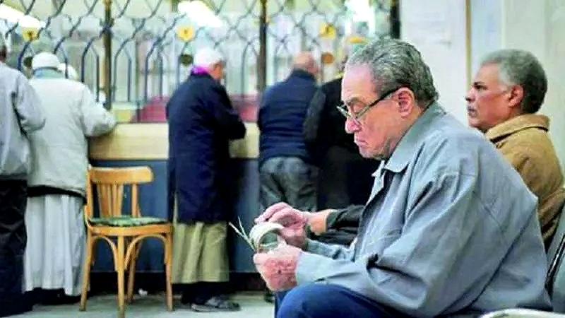 ”موعد قبض معاشات البريد والبنوك باليوم والساعة” وزيادة جديدة لهؤلاء ومفاجأة البنك الاهلي قبل الصرف