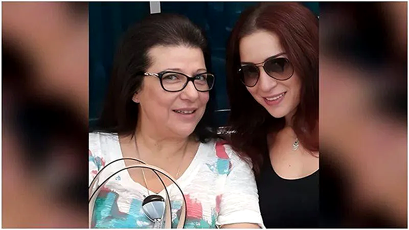 ”مفاجأة غير متوقعة” مي عز الدين تقرر عدم إقامة عزاء وتكشف سبب غيابها عن جنازة والدتها! إيه الحكاية؟