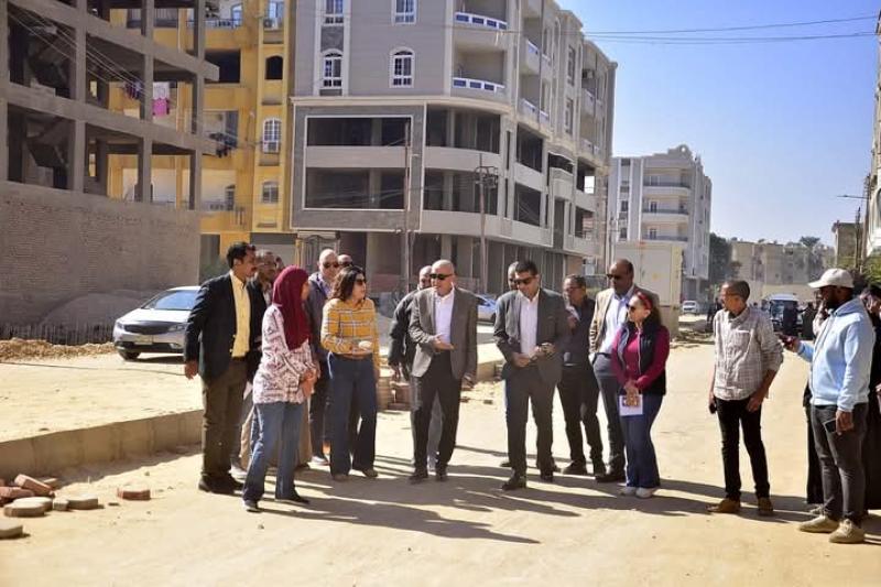 حافظ الأقصر يتفقد أعمال تطوير منطقة حوض 18 بمدينة الأقصر
