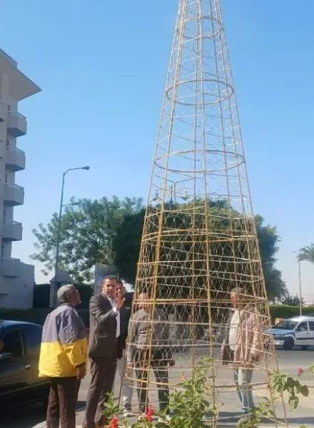 مدينة الأقصر تبدأ أعمال تزيين الشوارع والميادين استعدادا لإحتفالات رأس السنة