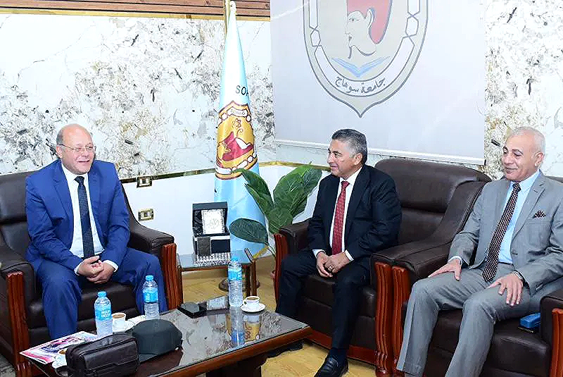 جامعة سوهاج تقدم خدماتها الأكاديمية والبحثية لجامعة صبراته الليبية في مجالات الطب والصيدلة والتمريض