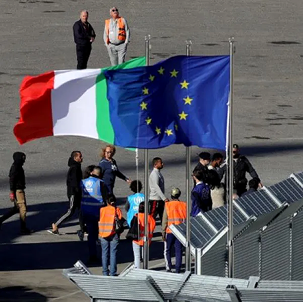 ايطاليا تعلق  طلبات اللجوء للسوريين بعد سقوط نظام الأسد