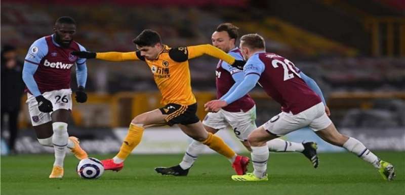 صراع القوة في الملاعب بين  وست هام  وولفرهامبتون في  الدوري الإنجليزي الممتاز