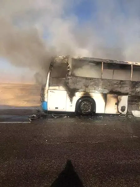 اشتعال النيران فى أتوبيس بالطريق السريع بمدينة الأقصر الصحراوي