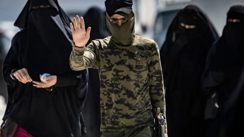 داعش” تهدد الأمن بسوريا.. وتحذيرات من كارثة داخل السجون والمخيمات