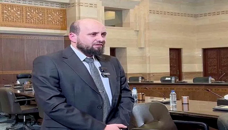 الحكومة السورية :تجميد عمل البرلمان والدستور الحاليين