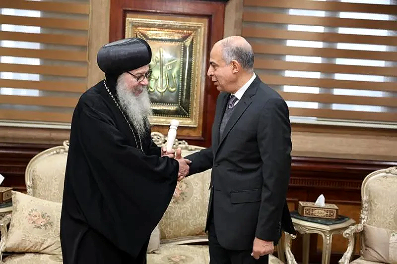 محافظ المنيا يستقبل أسقف مغاغة والعدوة