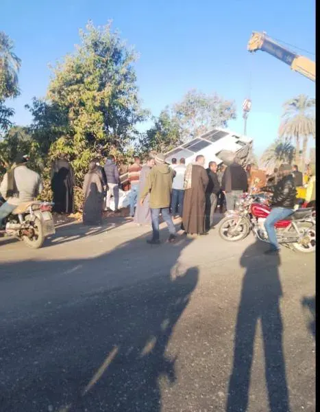شاهد بالصور والفديو :نجاة ركاب أتوبيس مصنع سكر جرجا بعد انقلاب في طريق جرجا-بندار (1) شاهد بالصور والفديو :نجاة ركاب أتوبيس مصنع سكر جرجا بعد انقلاب في طريق جرجا-بندار (1)