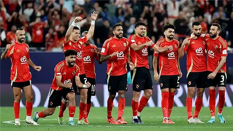 ”مفاجأة الأهلي قبل كأس العالم” هل ينتقل بغداد بونجاح للفريق الاحمر في يناير؟