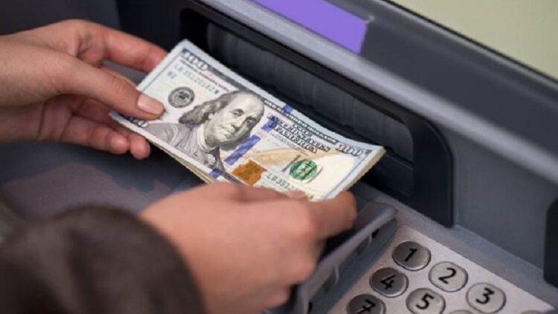 سعر الدولار يهبط أمام الجنيه في 8 بنوك خلال 7 أيام بعدما تجاوز الـ 51 جنيه