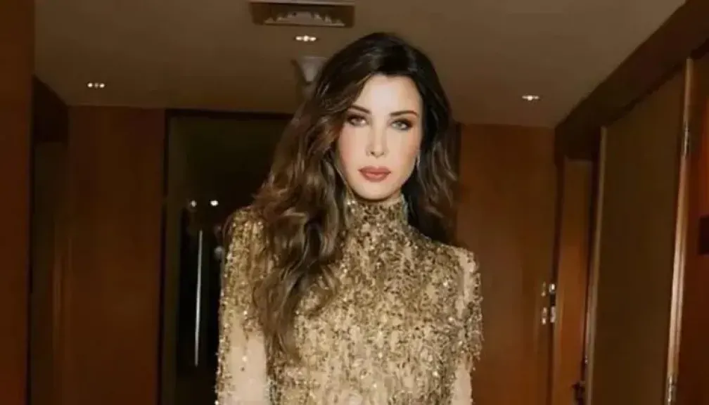 نجمات يستعرضن ملابسهم خلال احتفالات رأس السنه