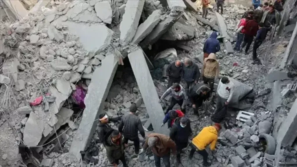 مصابون في محيط مدرسة بنات الصبرة جنوبي غزة (1) مصابون في محيط مدرسة بنات الصبرة جنوبي غزة (1)