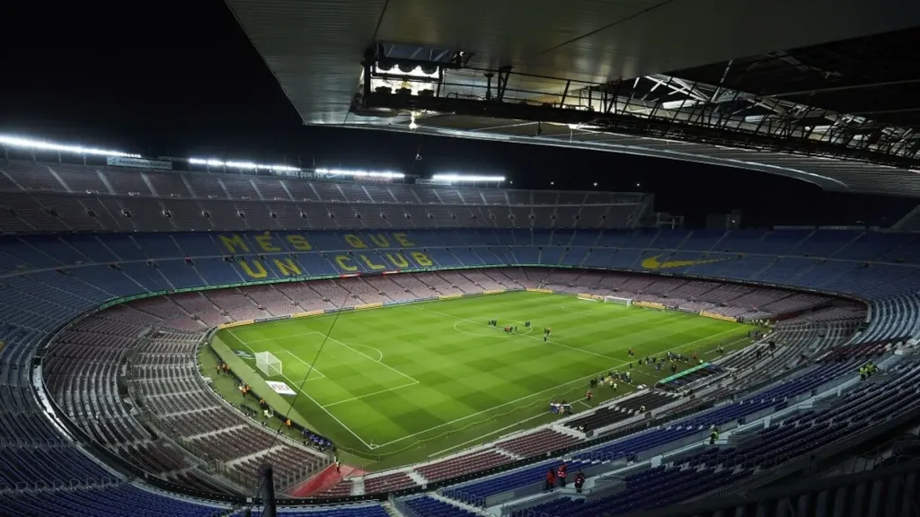 برشلونة يبيع مقصورات كبار الشخصيات في ”كامب نو” لمستثمرين من الشرق الأوسط