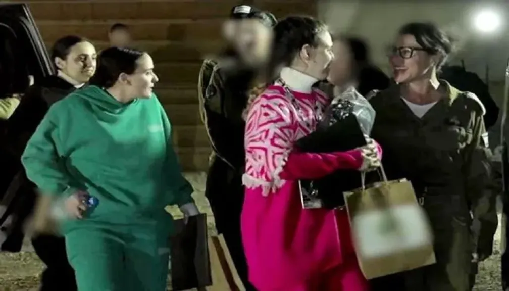 حقيبة ”هدايا حماس”: مادة دسمة في الإعلام الإسرائيلي