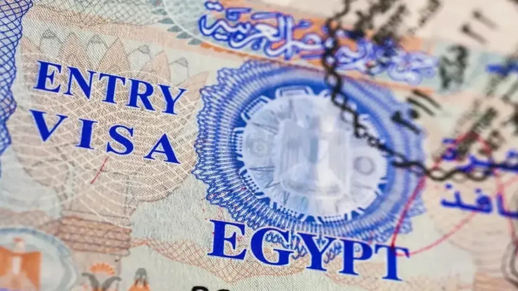مصر تفتح باب التأشيرات للسوريين بشروط محددة: قرار جديد يعكس العلاقات التاريخية بين الشعبين