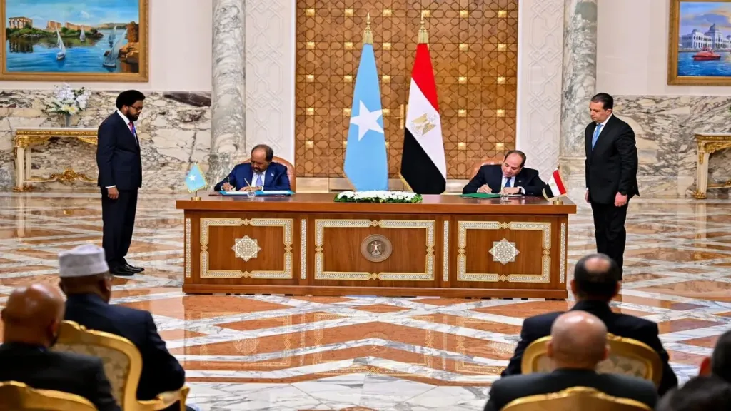 مصر والصومال: الإعلان المشترك للتعاون السياسي والعسكري نحو شراكة استراتيجية شاملة