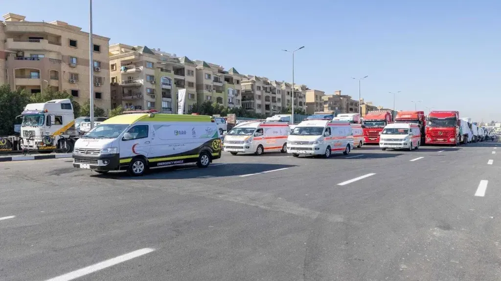 مصر تطلق أكبر قافلة مساعدات إنسانية لقطاع غزة تحت شعار ”نتشارك من أجل الإنسانية”