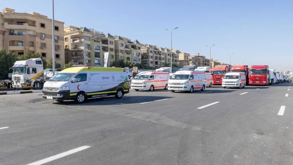 مصر تطلق أكبر قافلة مساعدات إنسانية لقطاع غزة تحت شعار ”نتشارك من أجل الإنسانية”