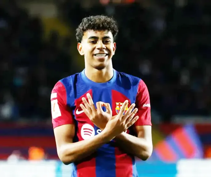 لامين يامال يُعيد ذكريات ميسي بأداء استثنائي في فوز برشلونة على ألافيس