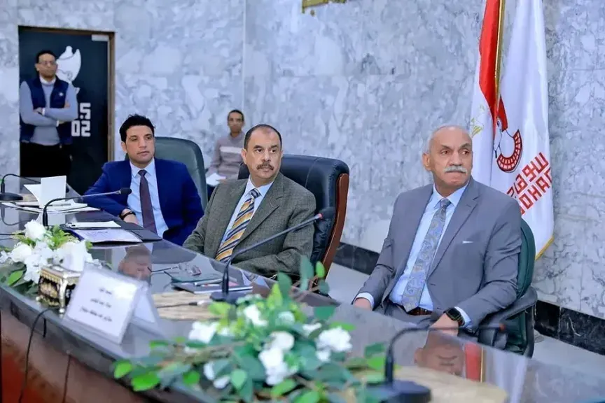 محافظ سوهاج يجتمع بوحدة حقوق الإنسان لتعزيز جهود التكافؤ الاجتماعي (1) محافظ سوهاج يجتمع بوحدة حقوق الإنسان لتعزيز جهود التكافؤ الاجتماعي (1)