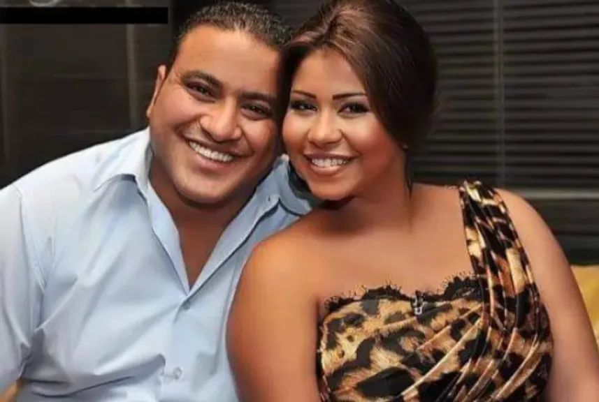 محمد عبدالوهاب ينفي الشائعات حول حبس شيرين ويدافع عن صحة والدته